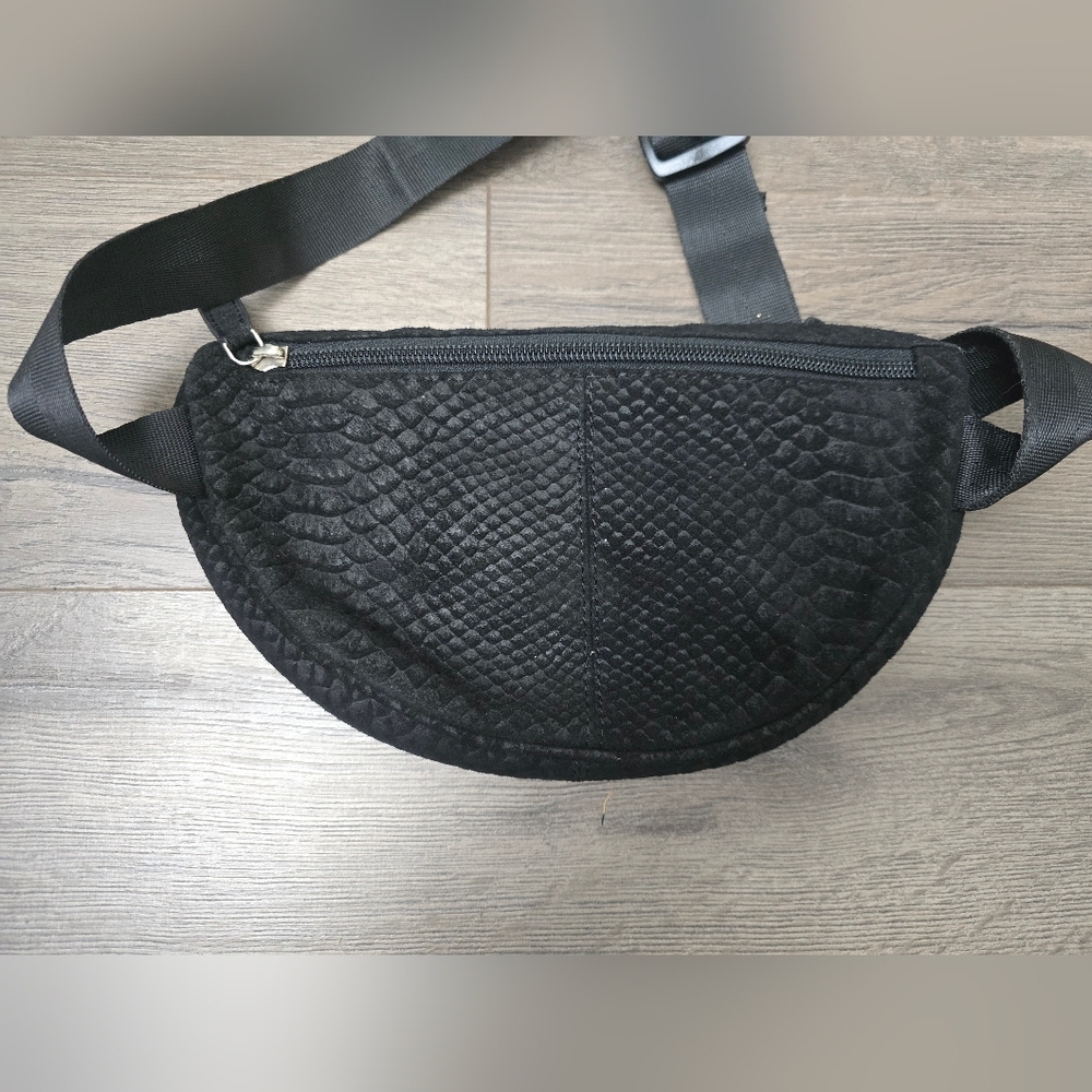 Global Generation Leather Fanny Bum Bag Black Snake Embossed Textured Travel - Picture 10 of 10